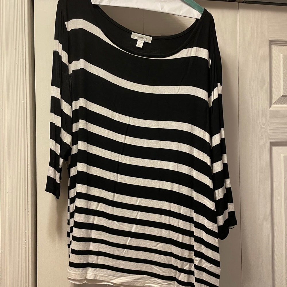 Black & white cotton top with 3/4 sleeves